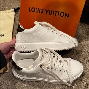 HP 💕LIKE NEW Louis Vuitton Time Out Sneakers 37.5